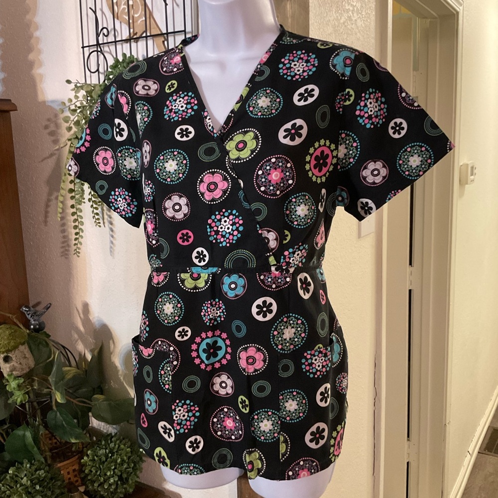 Floral Patterned Women's Scrub Top.